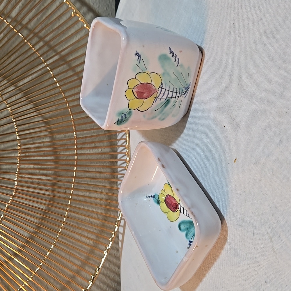 Vintage Arabia Finland Ara Set Of Two Floral Dishes.